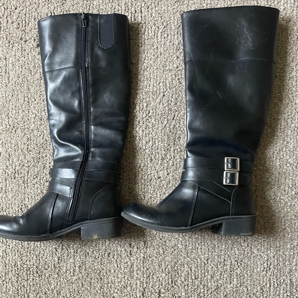 Black tall boots - Picture 2 of 5